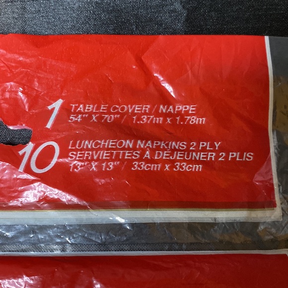 Vintage Paper Tablecloth and Napkins in Original Packaging - Picture 5 of 5